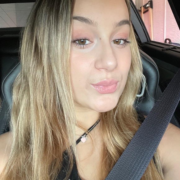 Meet your Posher, Julia - Picture 1 of 1